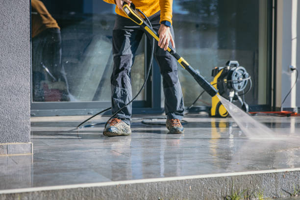 Best Roof Power Washing Services  in Hwatha, IA