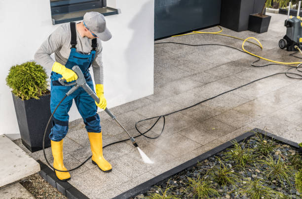 Best Commercial Building Pressure Washing  in Hwatha, IA